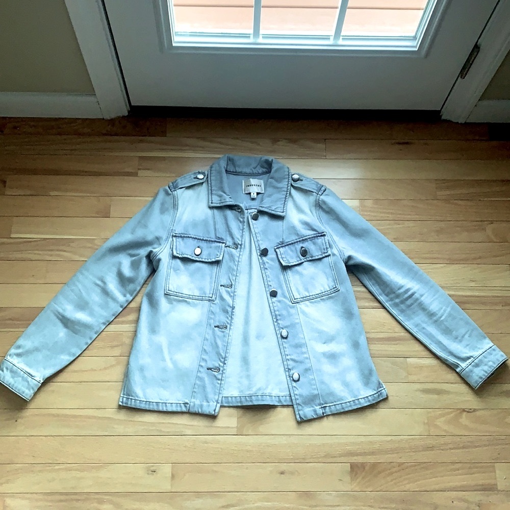 INDUSTRY NWT BEAUTIFUL PERFECT JEAN JACKET, CAN BE WORN MANY MANY WAYS